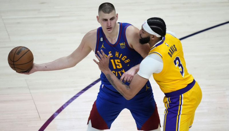Neapturamais Jokičs ar 34+21+14 sekmē "Nuggets" uzvaru pirmajā spēlē pret "Lakers"