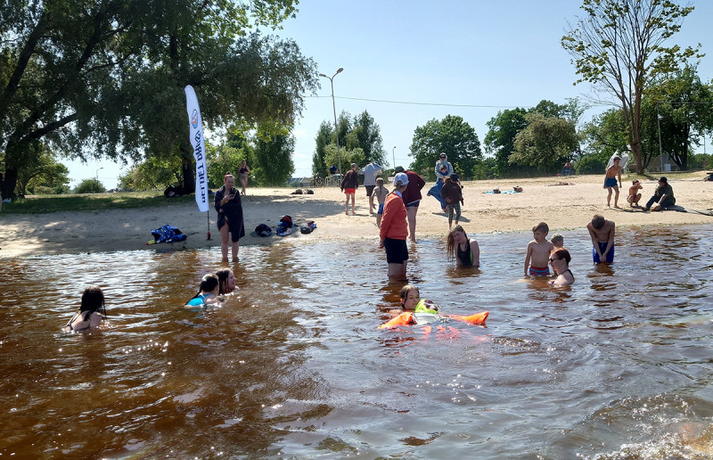 Biedrība “Peldēt droši” aicina bērnus un jauniešus uz bezmaksas nodarbībām par drošību uz ūdens