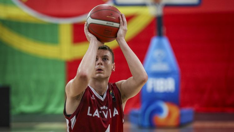 Latvijas U18 izlase turpina perfekti un atgriežas A divīzijā