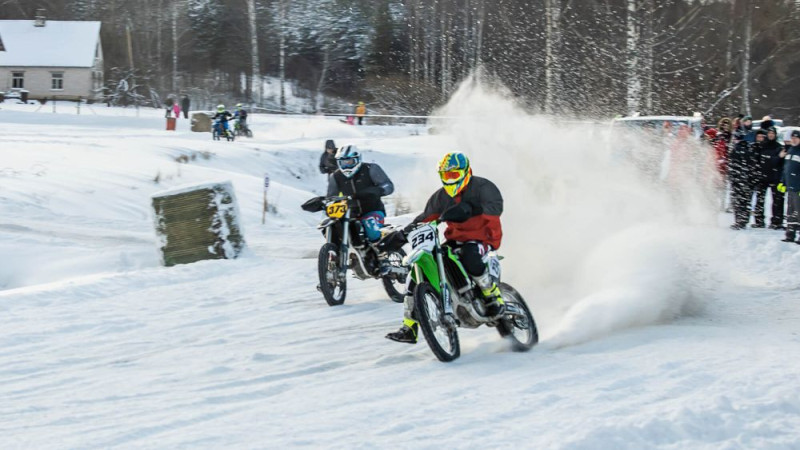 Alūksnē startēs Latvijas čempionāts ziemas motokrosā