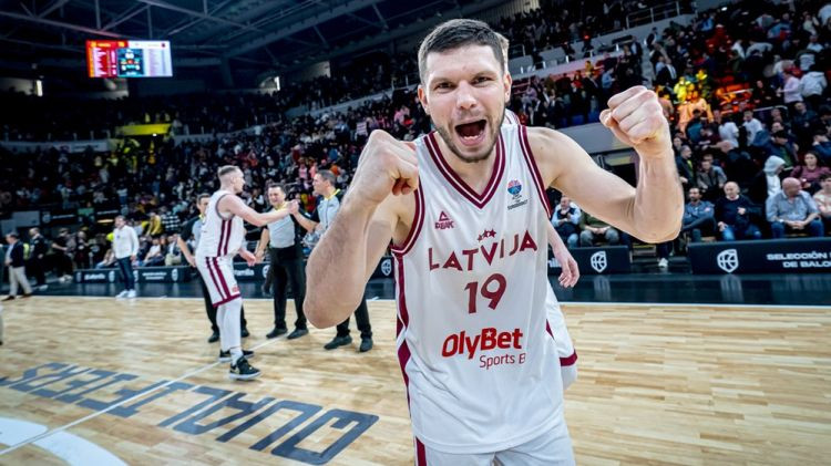 Latvija sāk rakstīt "EuroBasket 2025" stāstu ar lielu uzvaru Saragosā
