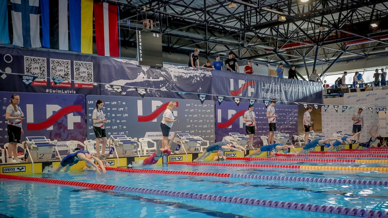 Otrajā dienā peldēšanas čempionātā Ķīpsalā dominē igauņi, Deičmanam atkal rekords