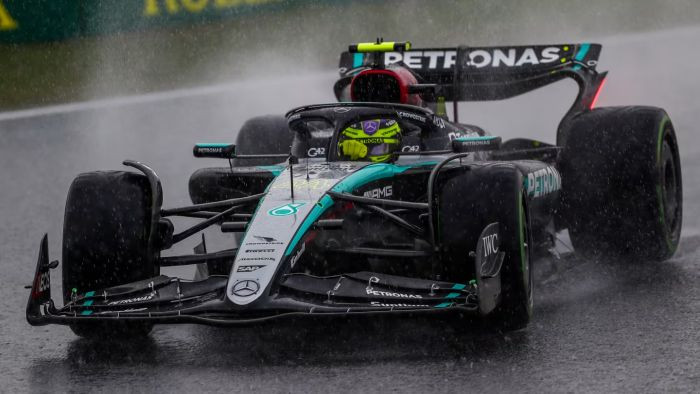 "Mercedes" komanda pieņēmusi lēmumu Hamiltona vietu piešķirt Antonelli