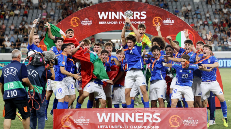 Itālija ar ceturto piegājienu triumfē "Euro U17" finālā