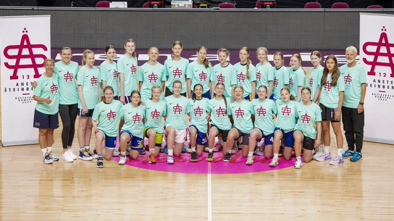 Anete Šteinberga aicina meitenes un zēnus pieteikties basketbola nometnei Ogrē