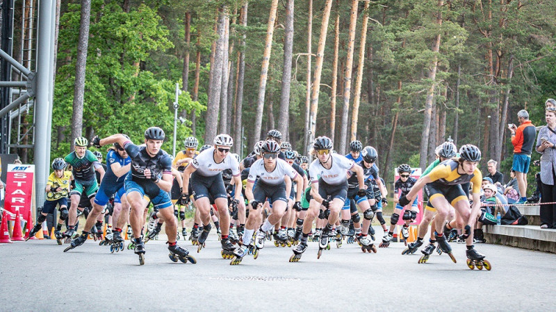 Latvijas čempionātā skrituļslidošanā 5km spraigās cīņās uzvar Reinsons un Priedīte