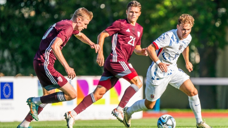 Latvijas U21 futbolisti ielaiž pendeli un zaudē norvēģiem