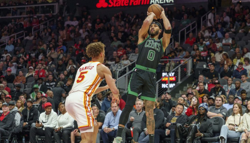 "Celtics" izbraukuma tūres noslēgumā atriebjas "Hawks" par pagājušo sezonu