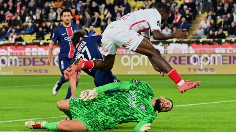 PSG “Ligue 1” sezonu turpina bez zaudējumiem, Donnarumam sejā buča pēdas