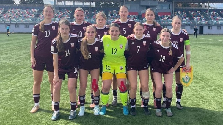 Latvijas U17 futbolistes izvirzās vadībā, bet ielaiž septiņus vārtus pēc kārtas pret Ganu