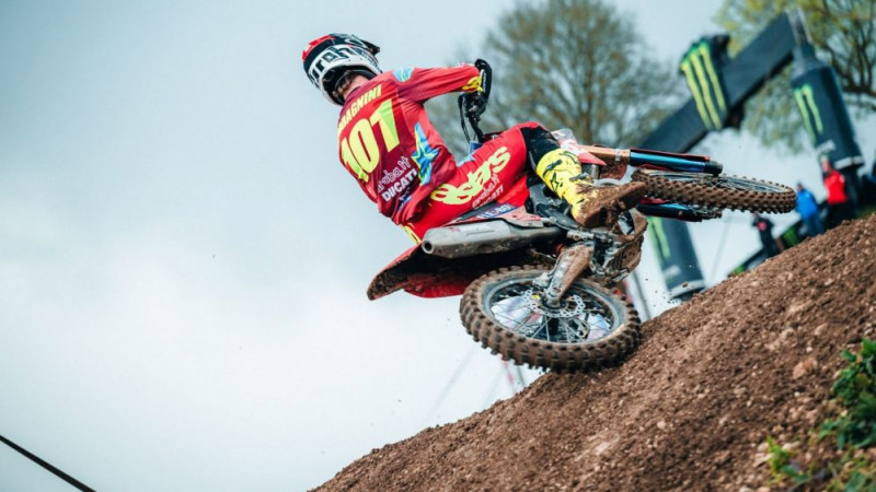 Jonasa tuvākais sekotājs MXGP kopvērtējumā varētu izlaist divus posmus