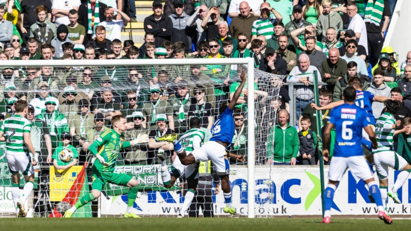 Balodim spožs mirklis: aizsargam uzvaras sitiens pret "Celtic"