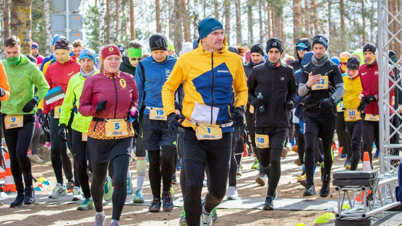 Pēc 39 stundām un 261,5km Kalniņš trešo reizi triumfē Backyardultra "Lūša pēdās", Muceniecei sieviešu rekords
