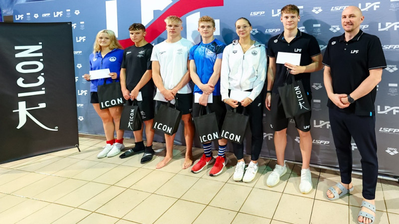 Jauniešu un junioru atklātajā čempionātā peldēšanā dominē igauņi, no latviešiem labākais Čilipāns
