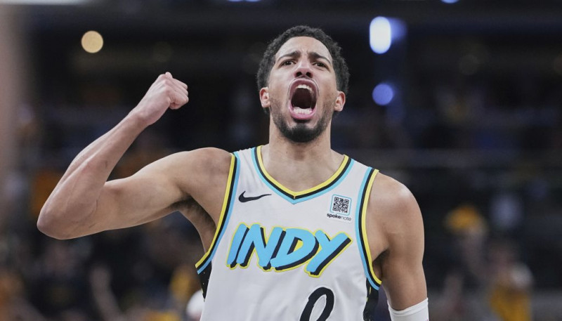 "Pacers" uzveic "Cavaliers" un nonāk tuvu sensācijai, "Thunder" panāk izlīdzinājumu sērijā