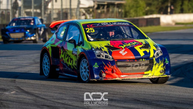 Jaunā rallijkrosa sezona sākas ar kuplu dalībnieku skaitu un sīvām cīņām