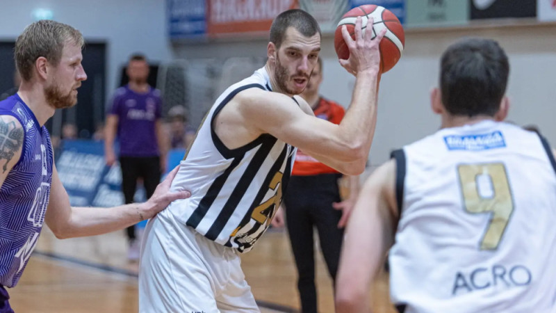 Islandes kausa pusfinālā pārāka jaunizveidotā latviskā trio komanda