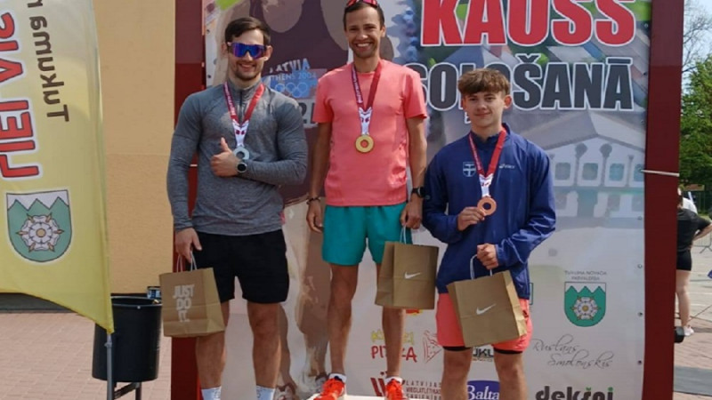 Saulgriezis un Liepiņa pārliecinoši uzvar Latvijas čempionātā 10 km soļojumā