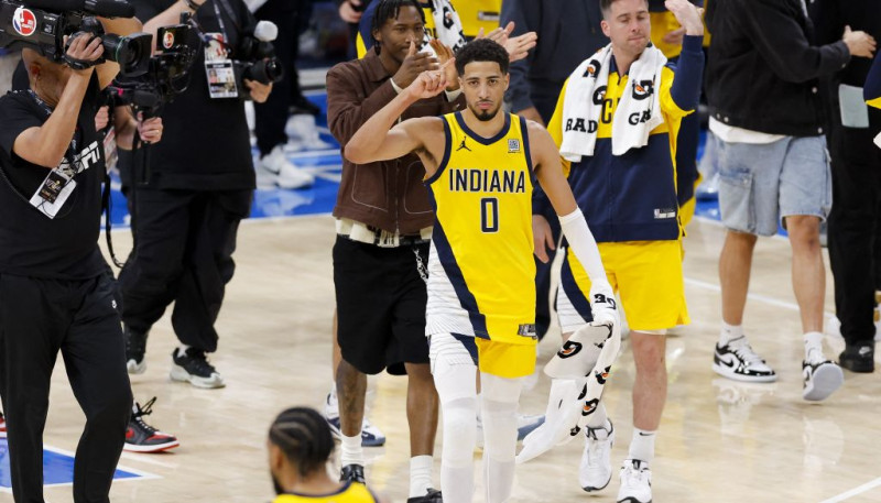 NBA fināls: Halibērtonam uzvaras metiens 0.3 sekundes pirms pamatlaika beigām