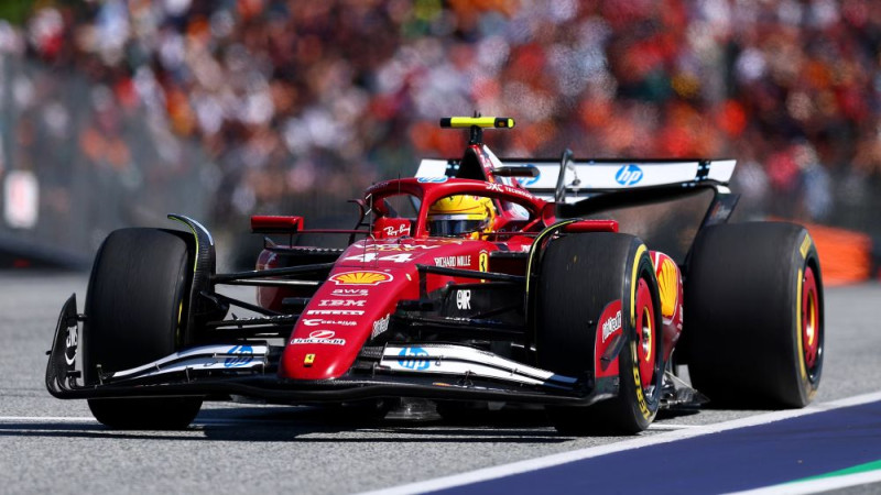 Hamiltons ātrākais pirmajā F1 treniņā, trasē dodas arī igaunis Arons