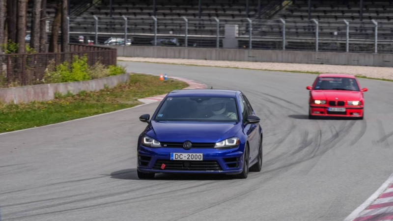 Biķernieku trasē "Superlaps" posmā ceturtdien iespēja startēt jebkuram ar ielas auto