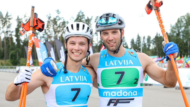 Kaparkalējs ar Vīgantu trešie Pasaules kausa komandu sprintā rollerslēpošanā, junioriem centimetri pietrūkst līdz bronzai