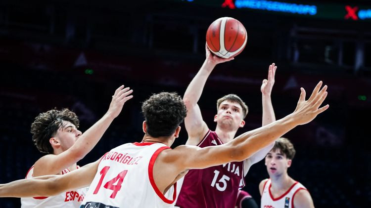 "Real Madrid" saspēlnieku duelī Latvija U18 čempionātu turpinās pret Beļģiju