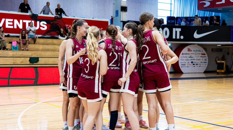 Evelīnai Sirsniņai 16 punkti, Latvijas kadetēm uzvara pēdējā pārbaudē