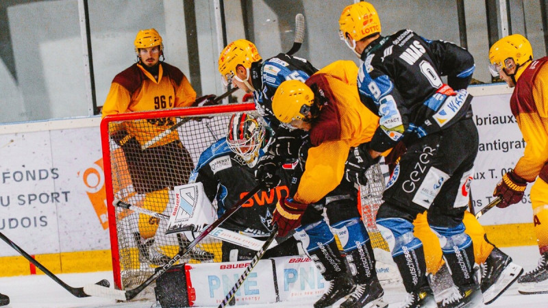 Gudļevski pirmajā pārbaudē pārspēj trīs bijušie NHL spēlētāji