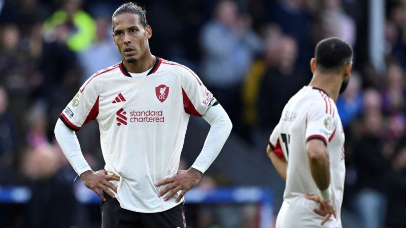 "Liverpool" sezonas pirmā neveiksme, "Chelsea" atkal noraidās un zaudē mājās