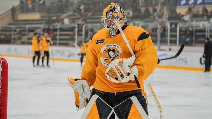 Šilovs sargās Pitsburgas "Penguins" vārtus NHL sezonas pirmajā spēlē