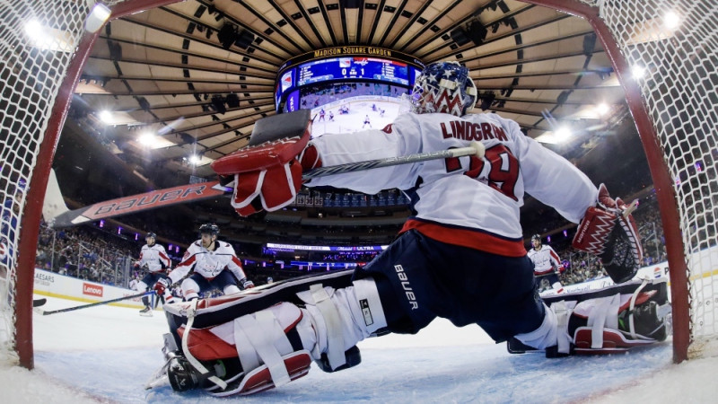 Lindgrens atvaira 35 metienus un Ņujorkā svin desmito sauso uzvaru NHL karjerā