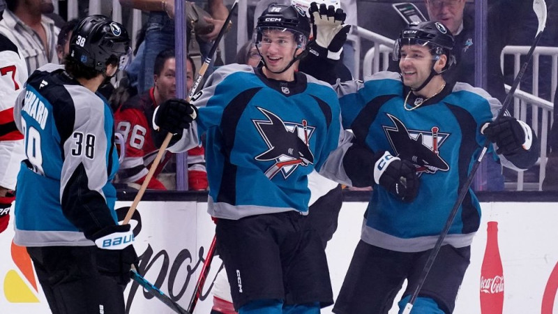 ″Sharks″ mājās pārsteidz ″Devils″, ″Red Wings″ un ″Senators″ uzvaras bullīšos
