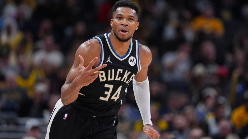 Jannim 33+13 un uzvaras metiens Indianā, ''Celtics'' piektais zaudējums astoņos mačos