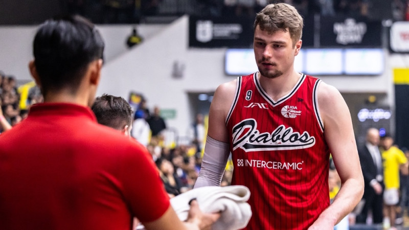 Helmanis produktīvs, bezdibeņa malā nonākusī ''Diablos Rojos'' pagarina finālsēriju