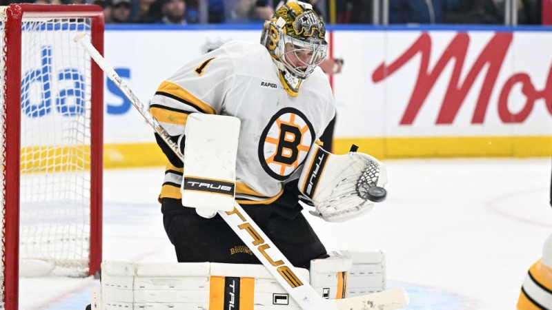 Par mata tiesu: NHL vārtsargs izsprūk no nepatīkama savainojuma