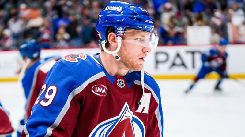 Izdodas apturēt Makinonu, taču ne NHL līderi Kolorādo "Avalanche"