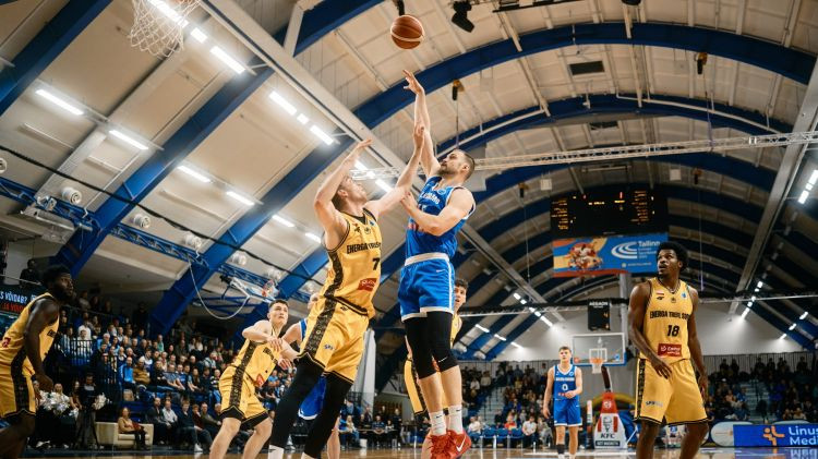 Miškam spoža spēle FIBA Eiropas kausā, uz izlasi izsauktajam Blumbergam zaudējums Rumānijā