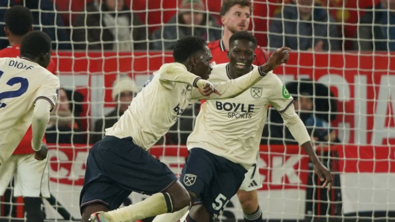 ″West Ham″ izbraukumā no MU satvēriena izrauj svarīgu punktu
