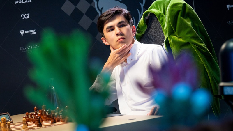 Uzbeks uzvar pirmajā apļa kārtā Grand Slam frīstaila šahā, Karlsens zaudē arī indietim