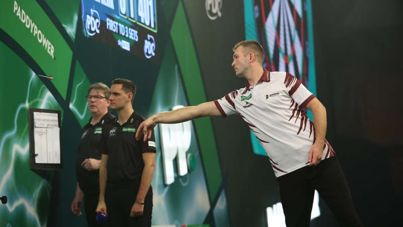 Razma tiek pie negaidīta nākamā pretinieka pasaules čempionātā šautriņmešanā