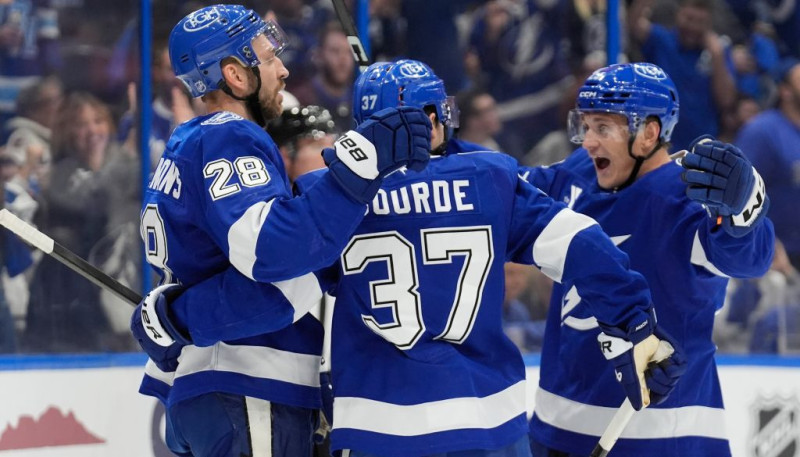 Girgensons apsteidz Makaru un gūst vārtus, Ābols teju perfekts iemetienos