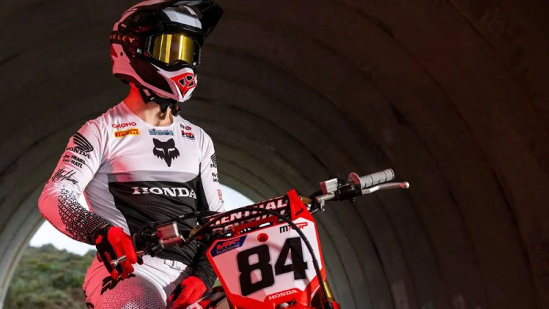 Herlingss: "Biju šokā, cik viegli vadās "Honda" motocikls"