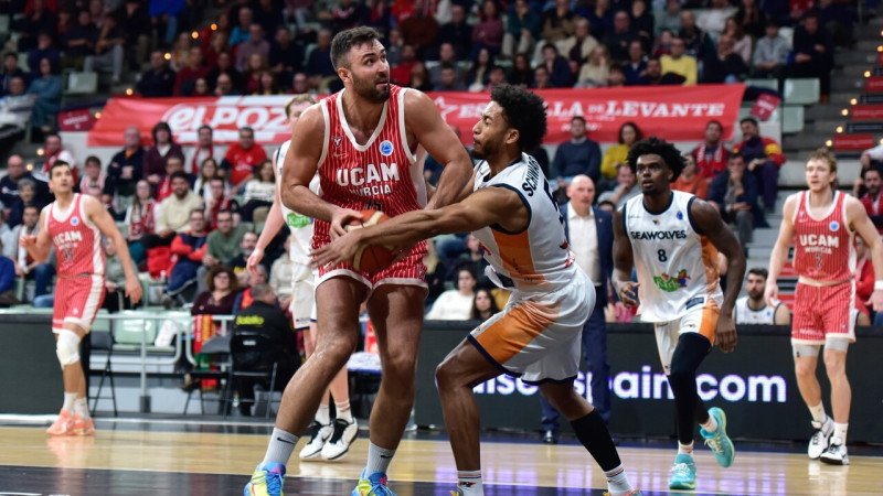 Blumbergs un Latvijas izlases gremdētājs palīdz triumfēt Atēnās, arī Sito sasniedz 3-0 bilanci