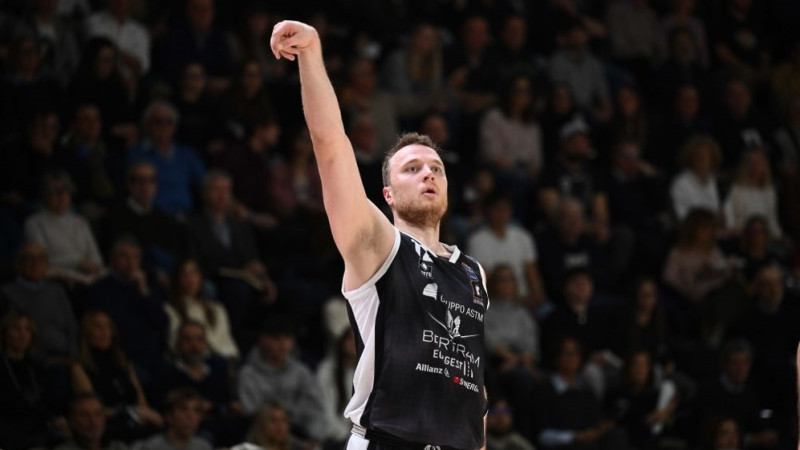 Strautiņam 13 punkti un drūms +/- pret Eirolīgas nometni, Artūram Kurucam atgūšanās no -17