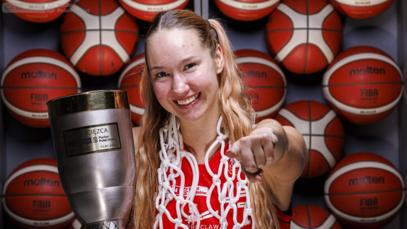 Digna Strautmane satriec Aragonesu un "Balto zvaigzni"