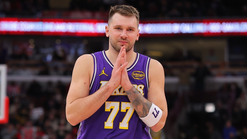 Dončičs savainojuma dēļ izlaidīs vismaz regulārās sezonas atlikumu