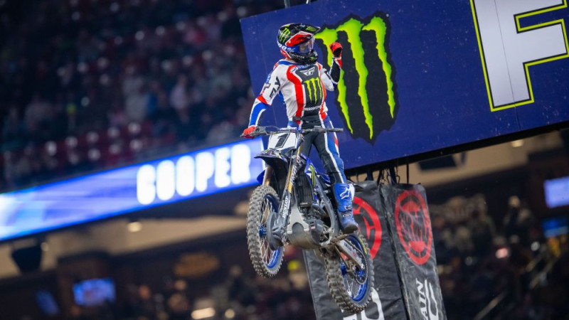 Vebs uzvar Hjūstonā un atgriežas cīņā par superkrosa titulu