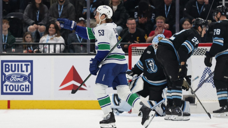 Rezultatīvais Bļugers piedalās visos ''Canucks'' vārtos bezierunu zaudējumā