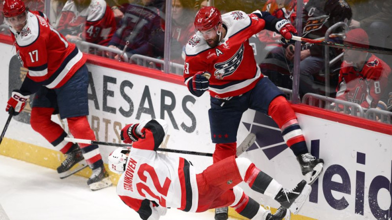 Kanādas pirmā maiņa - Makdeivids, uzlecošā zvaigzne un izlases soda minūšu līderis